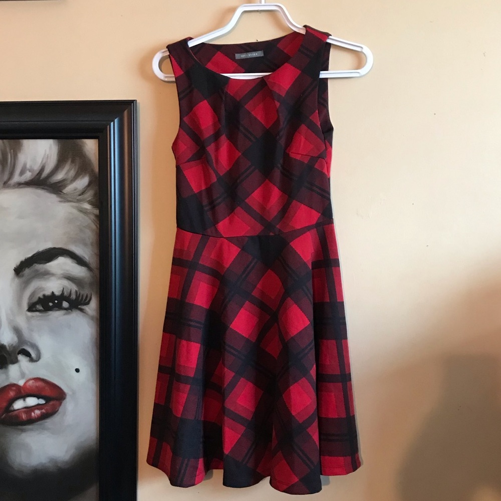 👗2/35$ flare dress red and black
